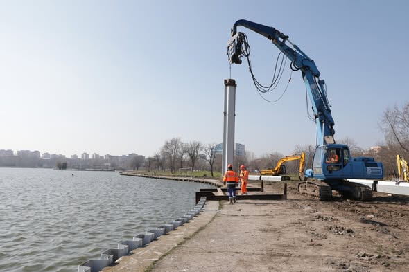 Lacul Tăbăcărie din Constanța unde va fi amenajată o nouă promenadă și vor fi reabilitate aleile pietonale