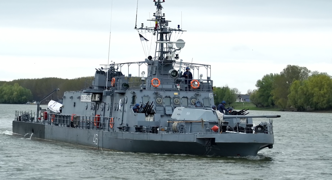 Imagine cu o navă militară a Forțelor Navale Române în timpul exercițiului SEA SHIELD