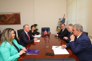 Primarul municipiului Constanța la întâlnirea cu ambasadorul Statelor Unite în România, la Universitatea Ovidius