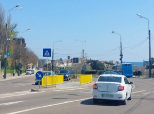 trafic pe strada Termele Romane din Constanța, în zona unde va fi modernizat iluminatul public