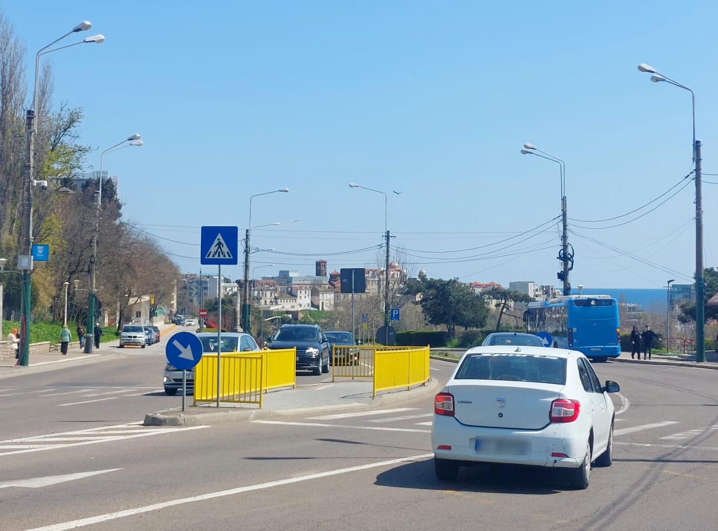 trafic pe strada Termele Romane din Constanța, în zona unde va fi modernizat iluminatul public