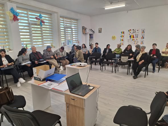 Asistenți personali ai persoanelor cu handicap grav participă la o sesiune de instruire la Constanța