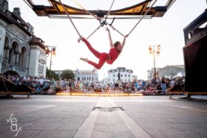 Spectacol de acrobație în aer liber la SEAStreet 2026