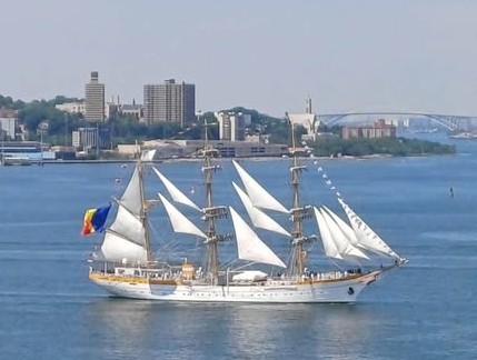 Nava-Școală Mircea pe râul Hudson, în New York
