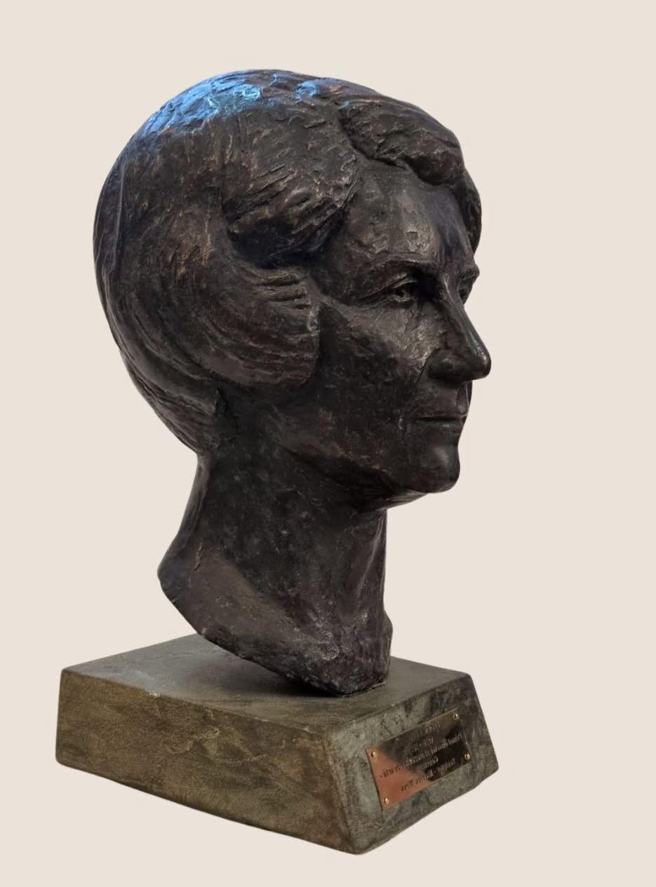 Bustul din bronz al Floricăi Cruceru, donat Muzeului de Artă Constanța de familia fostei directoare